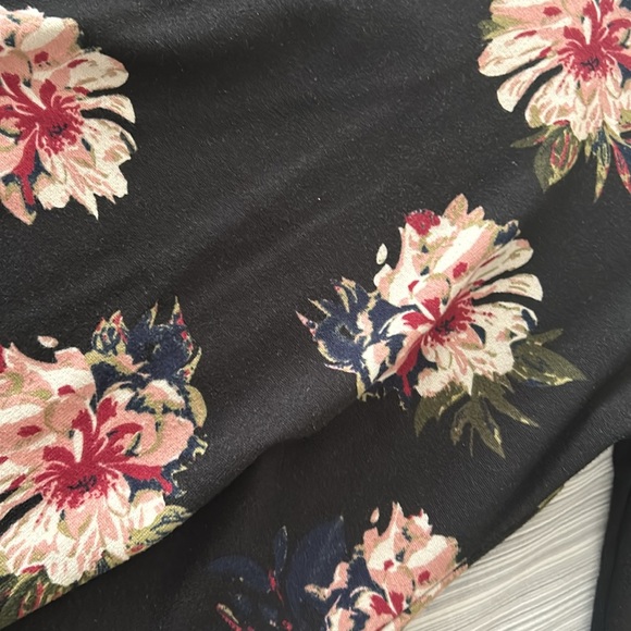 Very cute lightweight sweater - size M - Picture 2 of 3